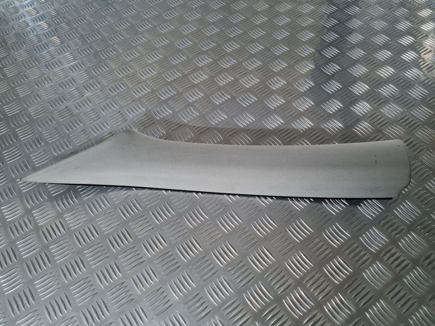 Priekšējas salona statnes apdare priekš OPEL INSIGNIA 2016