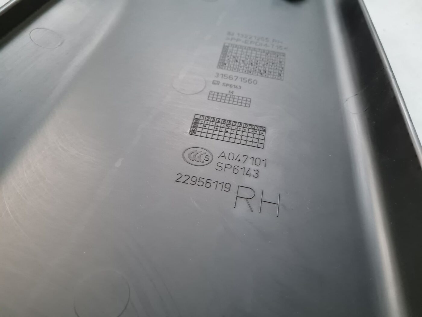 Vidējas salona statnes apdare priekš OPEL INSIGNIA 2016 3 Vidējas salona statnes apdare priekš OPEL INSIGNIA 2016