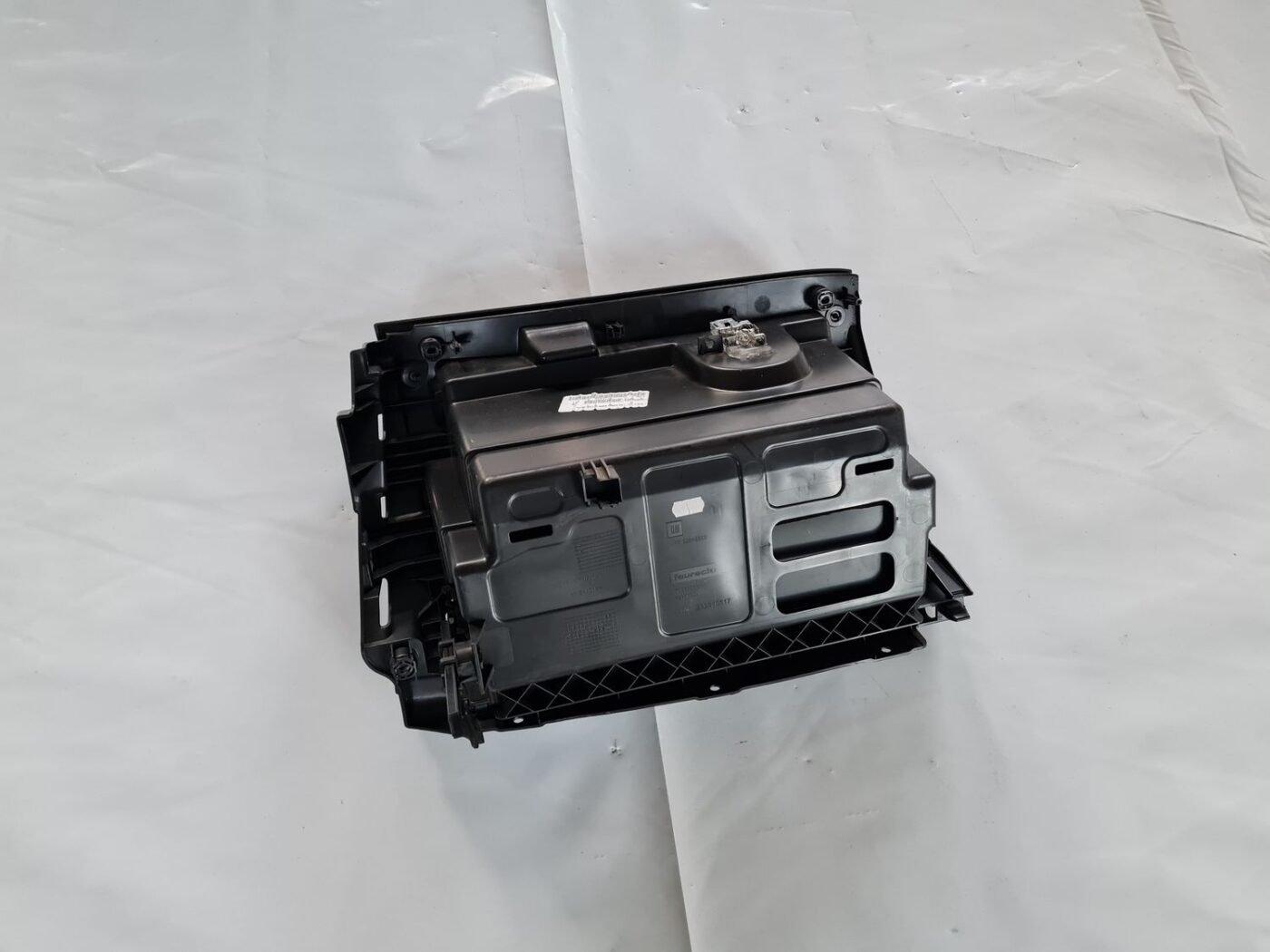 Mantu glabāšanas nodalījums pasažiera pusē priekš OPEL INSIGNIA 2016