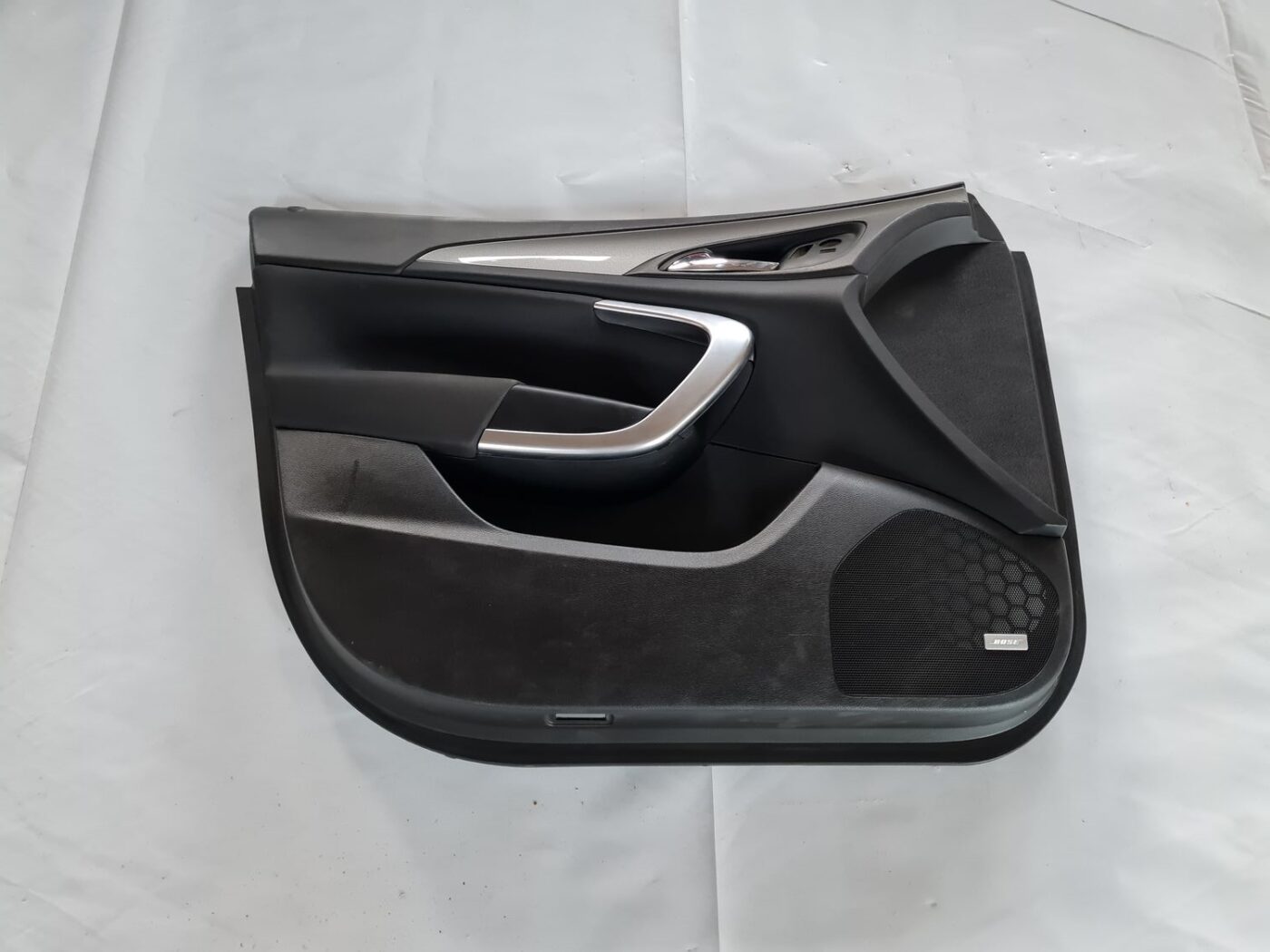 Priekšējo kreiso durvju apdare priekš OPEL INSIGNIA 2016