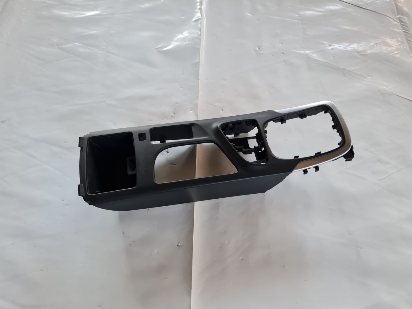 Centrālās konsoles apdares lielākā daļa priekš OPEL INSIGNIA 2016 1 Centrālās konsoles apdares lielākā daļa priekš OPEL INSIGNIA 2016