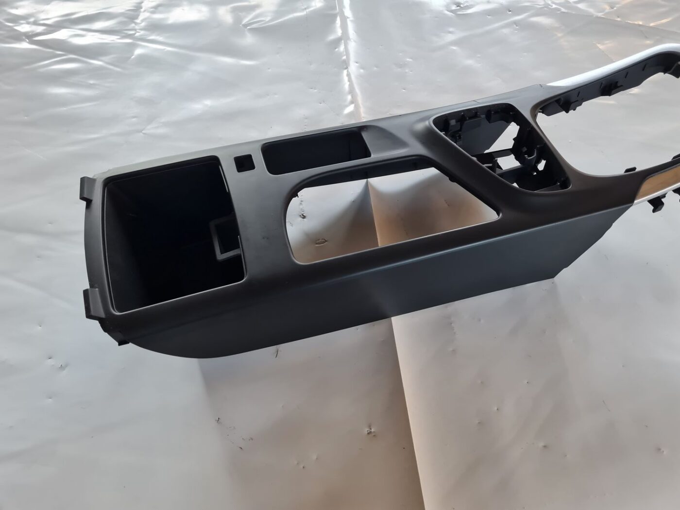 Centrālās konsoles apdares lielākā daļa priekš OPEL INSIGNIA 2016 2 Centrālās konsoles apdares lielākā daļa priekš OPEL INSIGNIA 2016