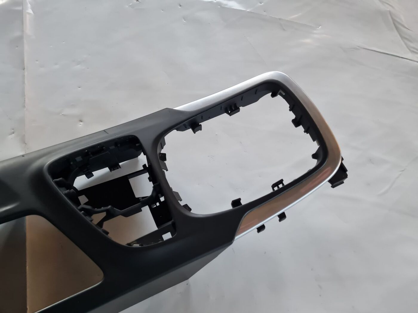 Centrālās konsoles apdares lielākā daļa priekš OPEL INSIGNIA 2016 7 Centrālās konsoles apdares lielākā daļa priekš OPEL INSIGNIA 2016