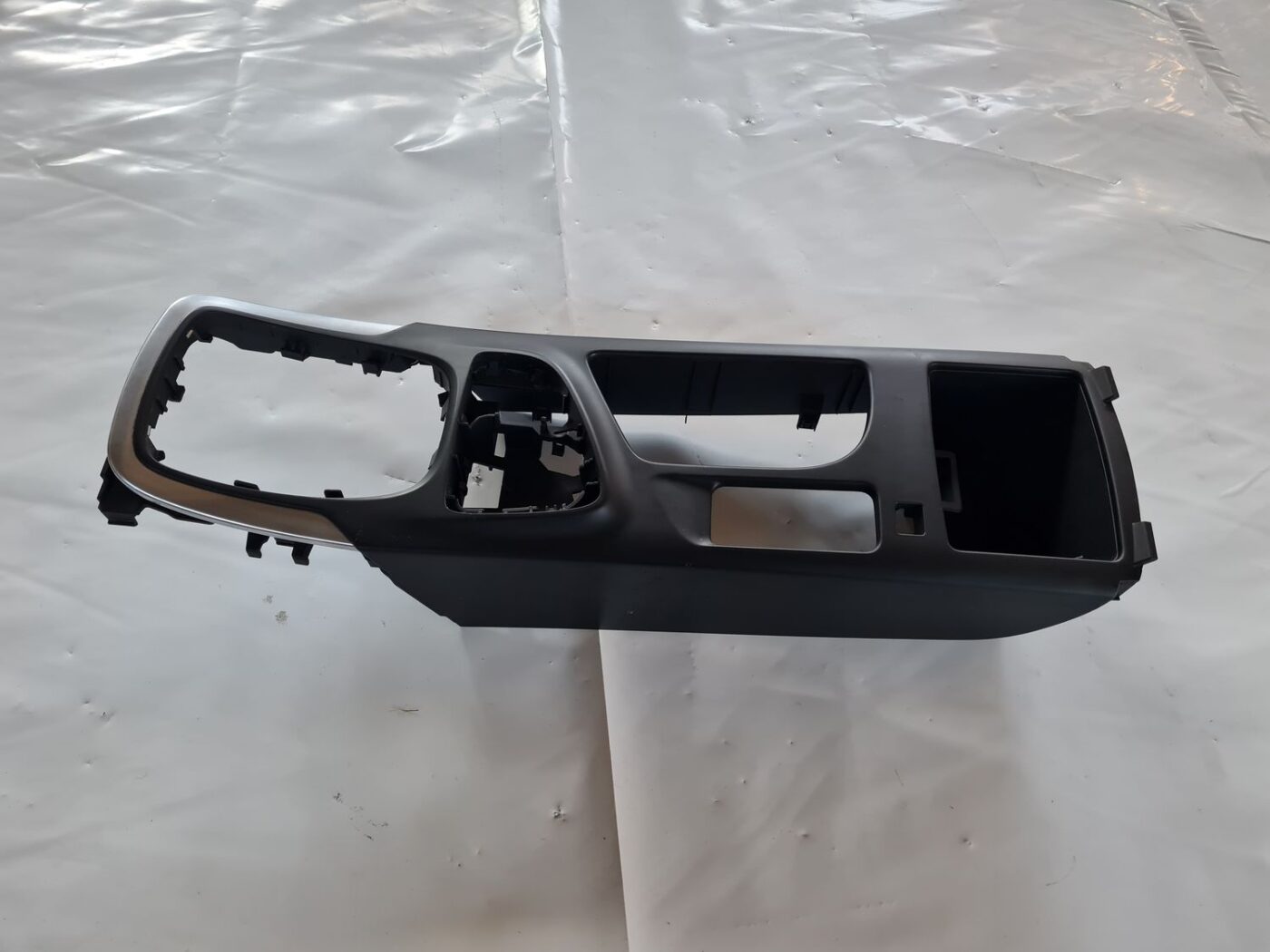 Centrālās konsoles apdares lielākā daļa priekš OPEL INSIGNIA 2016 6 Centrālās konsoles apdares lielākā daļa priekš OPEL INSIGNIA 2016