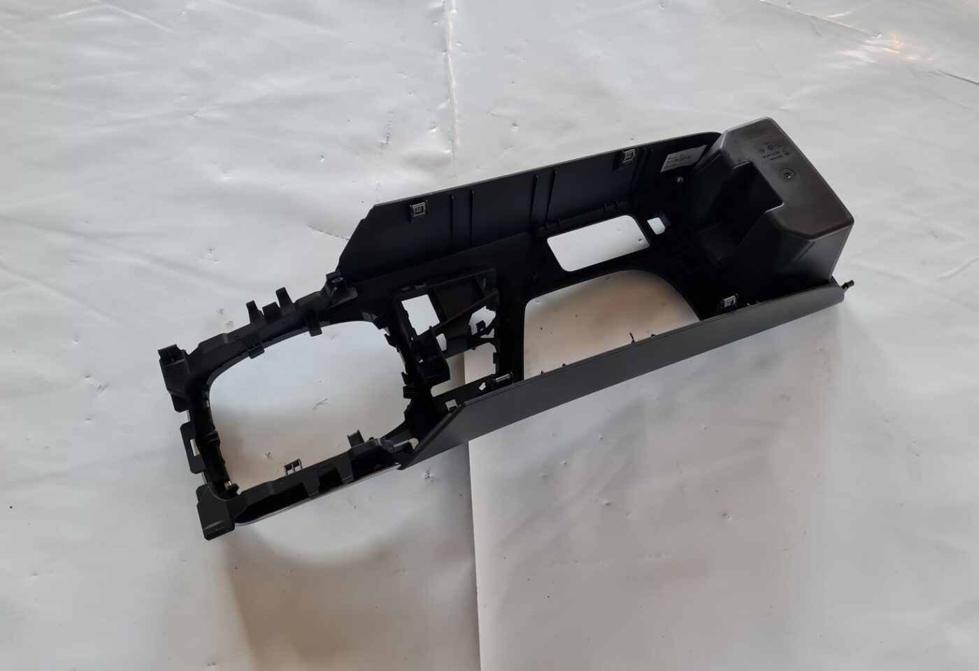 Centrālās konsoles apdares lielākā daļa priekš OPEL INSIGNIA 2016 4 Centrālās konsoles apdares lielākā daļa priekš OPEL INSIGNIA 2016