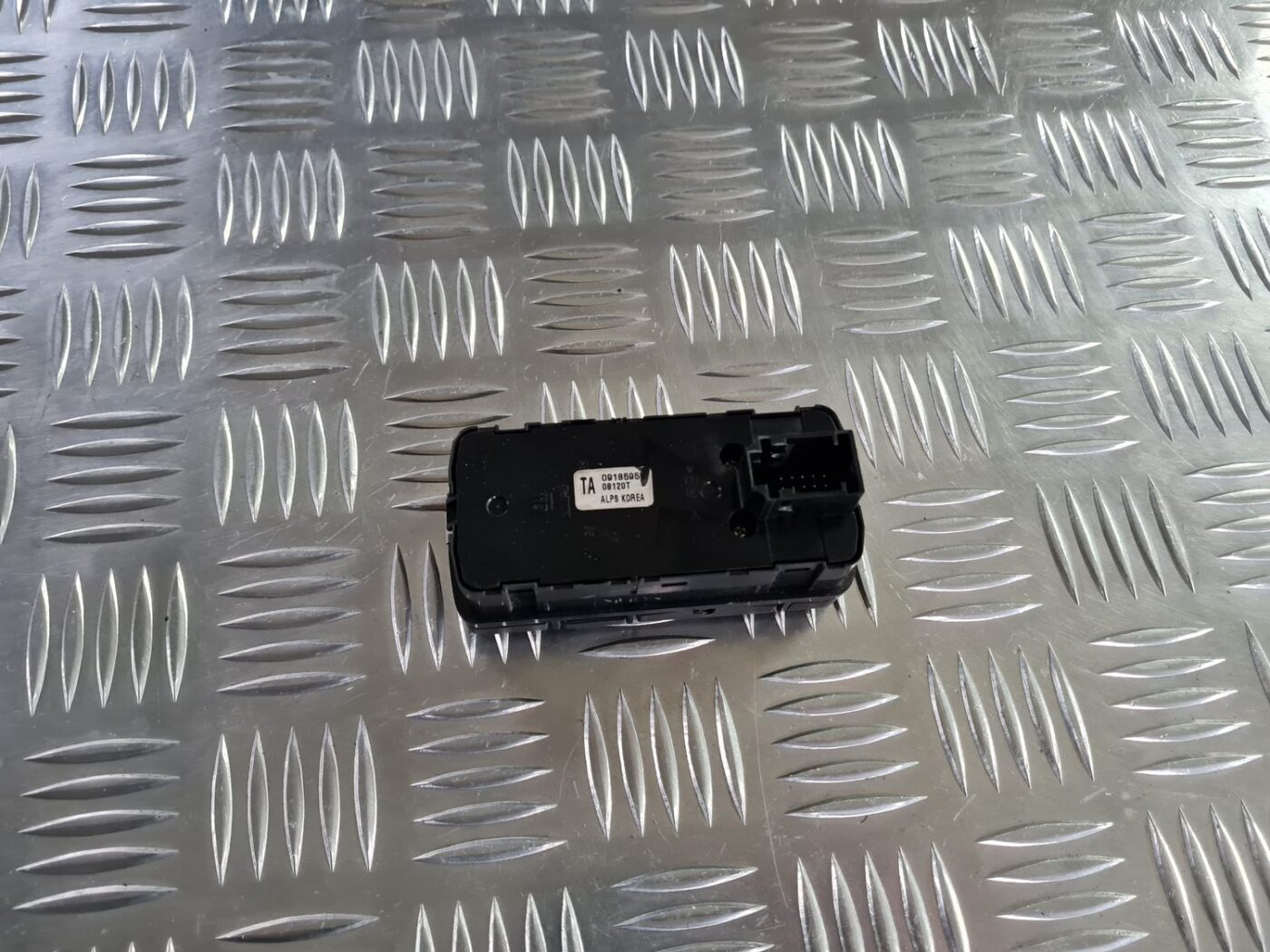 Šofera durvju slēdža pogas priekš OPEL VECTRA C 2008 4 Šofera durvju slēdža pogas priekš OPEL VECTRA C 2008