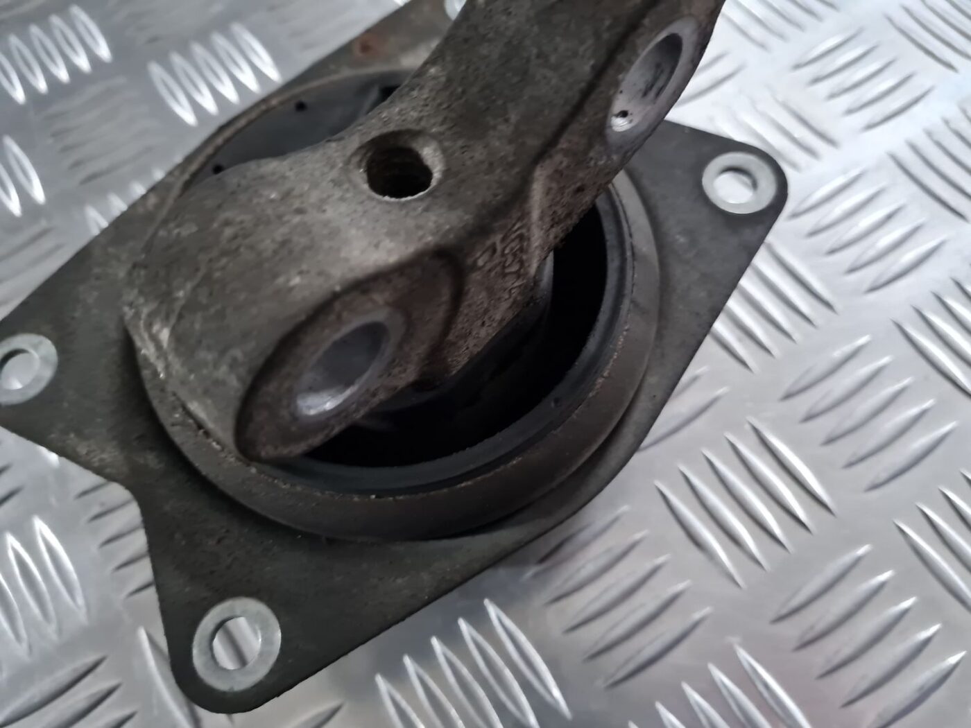 Dzinēja spilvens priekš OPEL VECTRA C 2008 3 Dzinēja spilvens priekš OPEL VECTRA C 2008