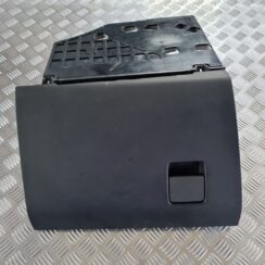 Mantu glabāšanas nodalījums pasažiera pusē priekš OPEL VECTRA C 2008