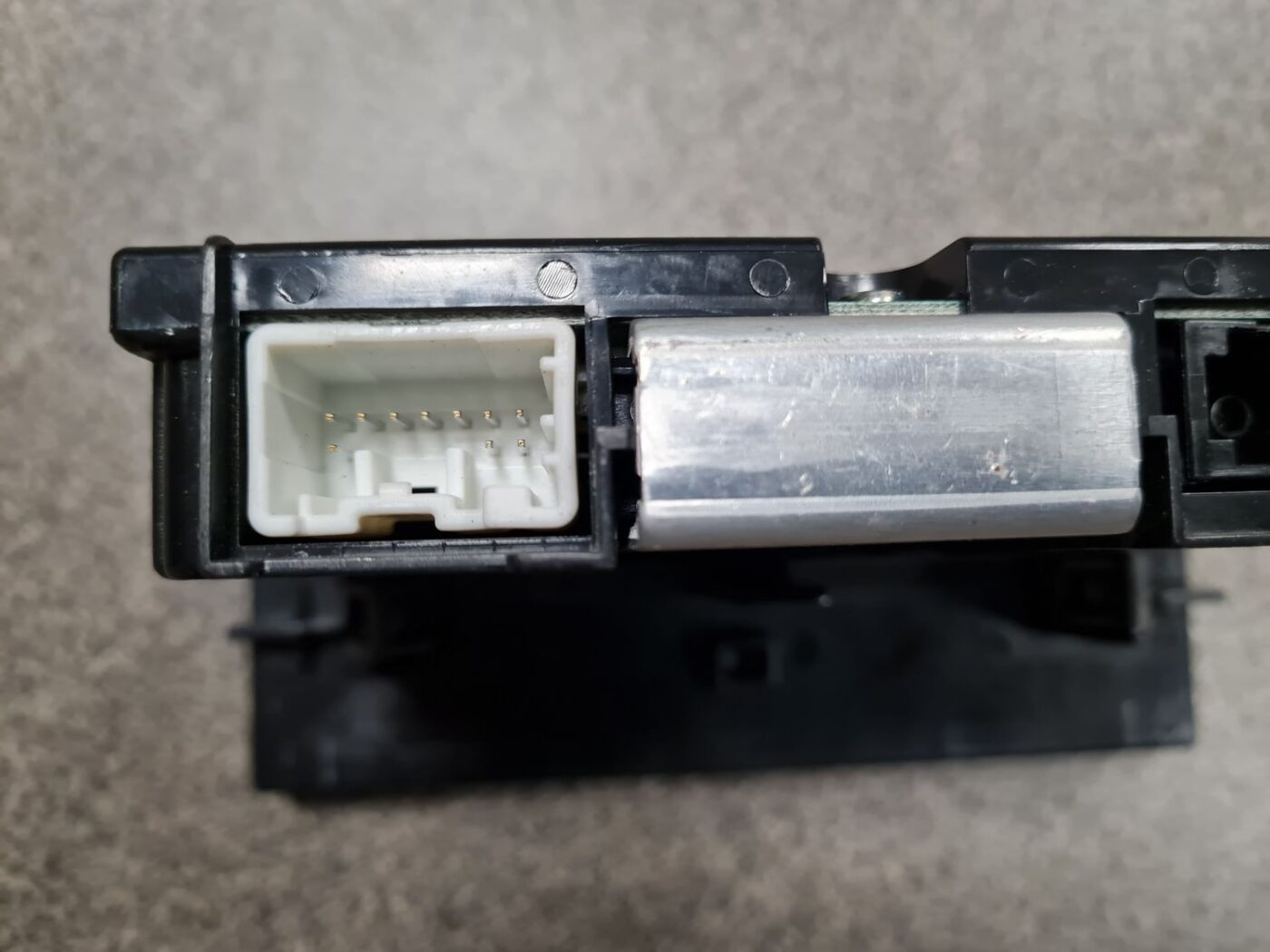 Displejs priekš VOLVO C30 2008 BLACK 4 Displejs priekš VOLVO C30 2008 BLACK