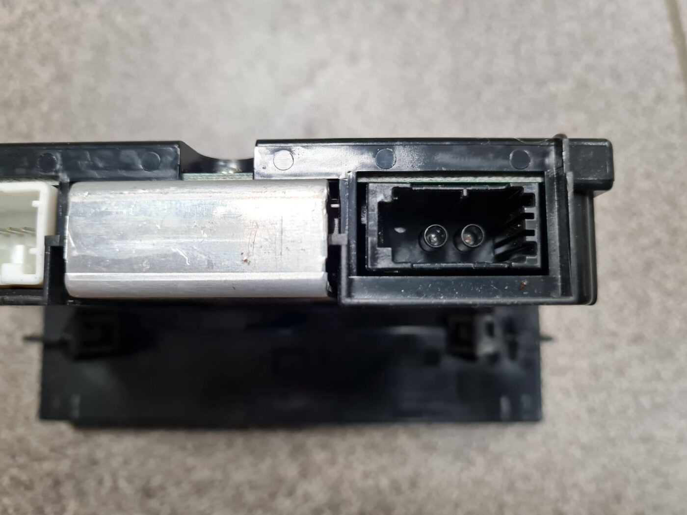 Displejs priekš VOLVO C30 2008 BLACK 3 Displejs priekš VOLVO C30 2008 BLACK