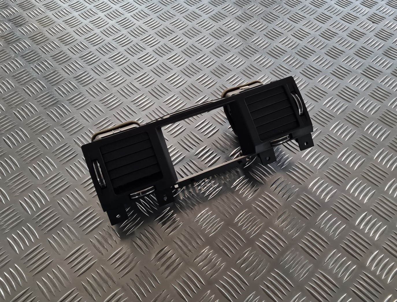 Mērinstrumentu paneļa gaisa vads, centrā priekš OPEL VECTRA C 2002 1 Mērinstrumentu paneļa gaisa vads, centrā priekš OPEL VECTRA C 2002