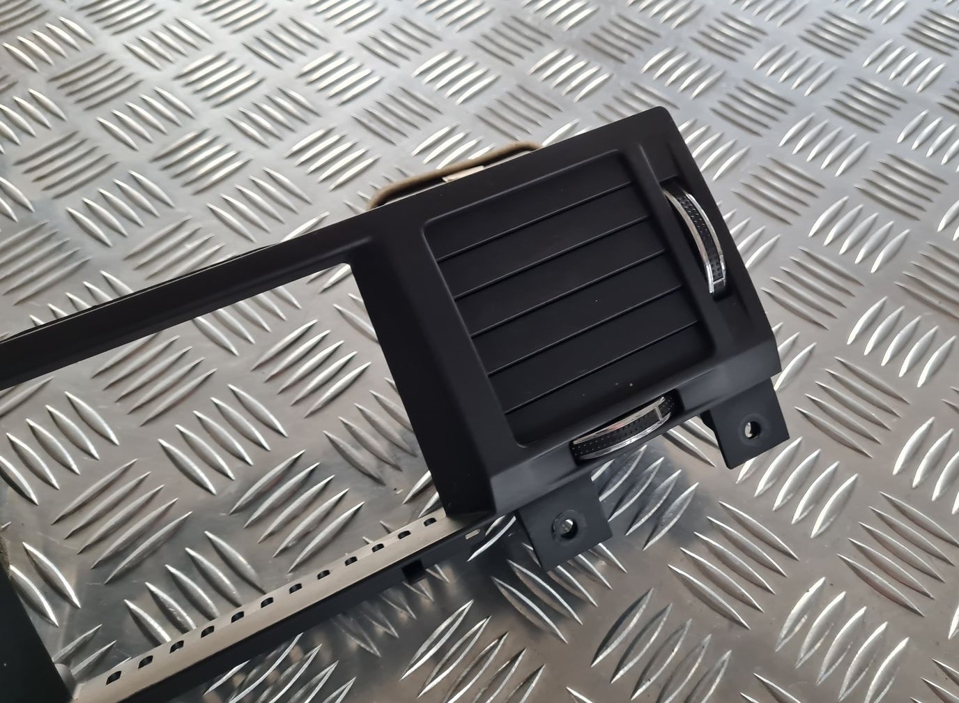 Mērinstrumentu paneļa gaisa vads, centrā priekš OPEL VECTRA C 2002 5 Mērinstrumentu paneļa gaisa vads, centrā priekš OPEL VECTRA C 2002