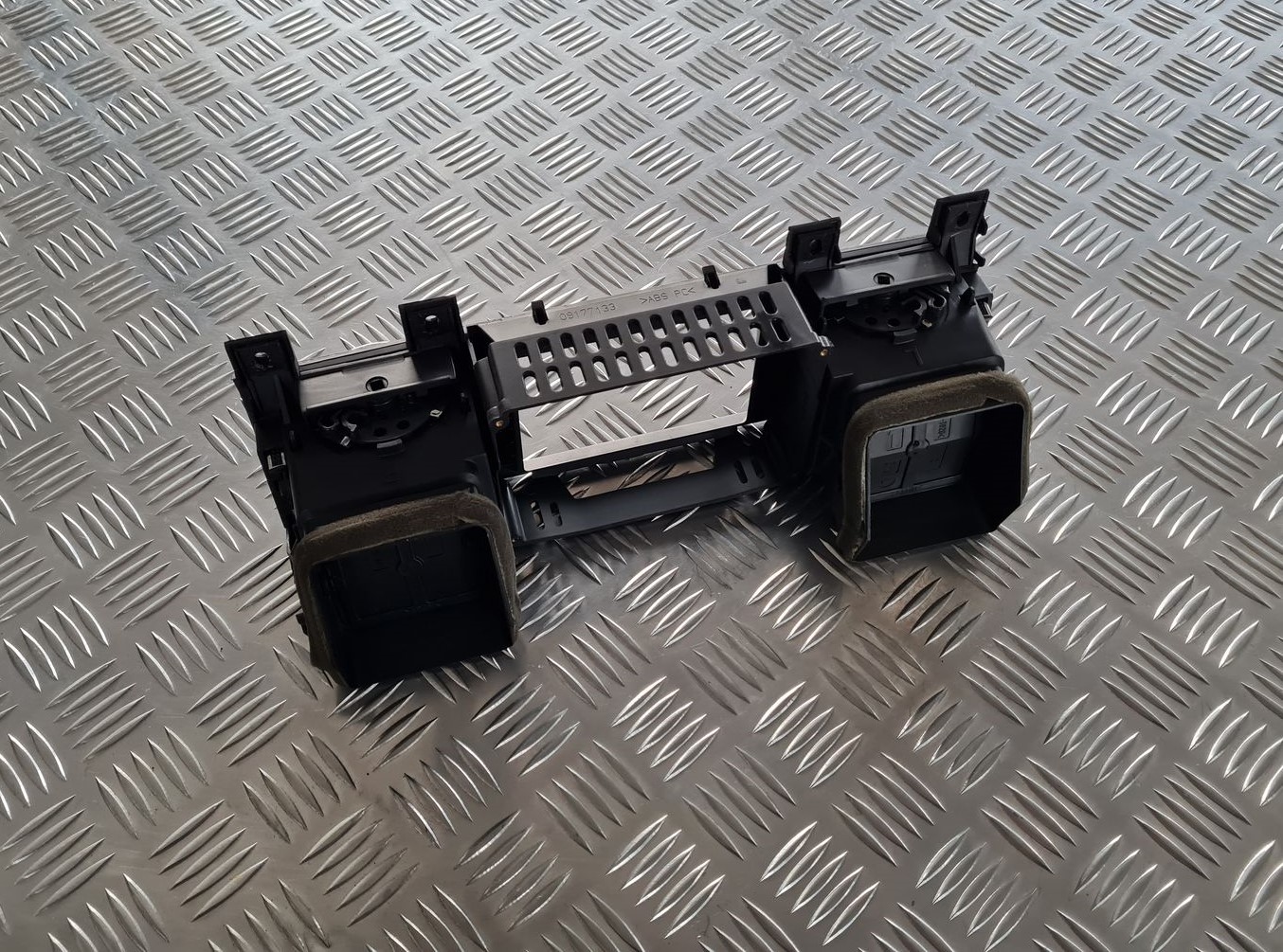 Mērinstrumentu paneļa gaisa vads, centrā priekš OPEL VECTRA C 2002 4 Mērinstrumentu paneļa gaisa vads, centrā priekš OPEL VECTRA C 2002