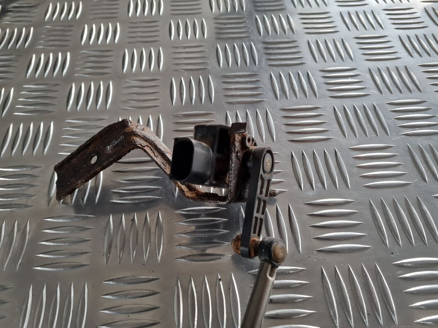 Lukturu diapazona korekcijas sensors, aizmugurē priekš OPEL VECTRA C 2002