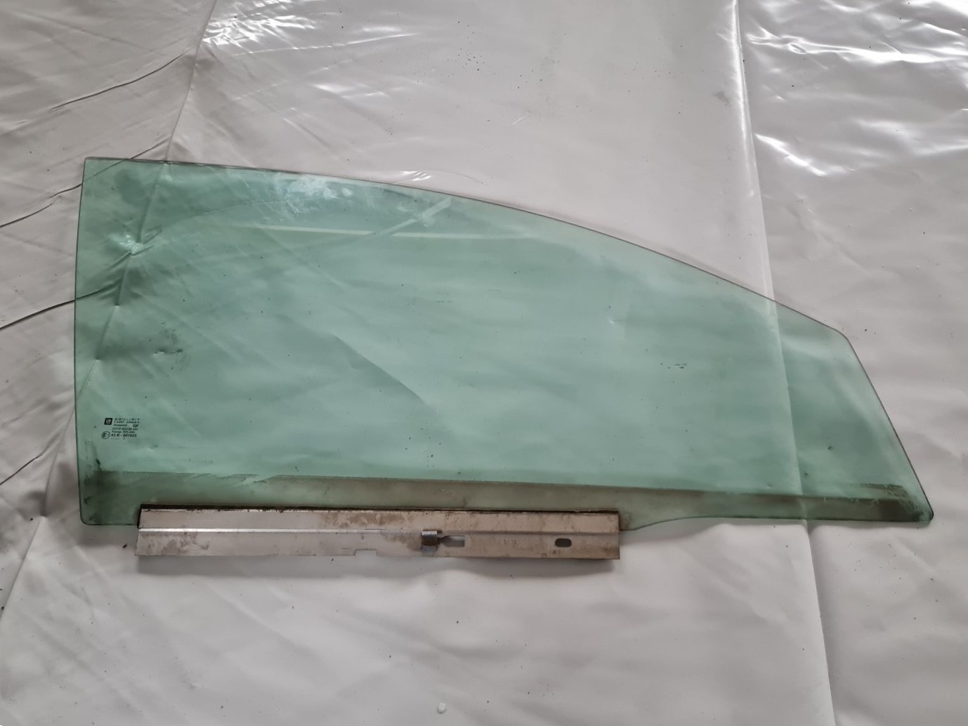 Priekšējo labo durvju stikls priekš OPEL VECTRA C 2002 1 Priekšējo labo durvju stikls priekš OPEL VECTRA C 2002