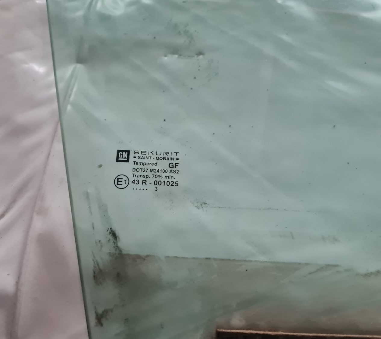 Priekšējo labo durvju stikls priekš OPEL VECTRA C 2002 2 Priekšējo labo durvju stikls priekš OPEL VECTRA C 2002