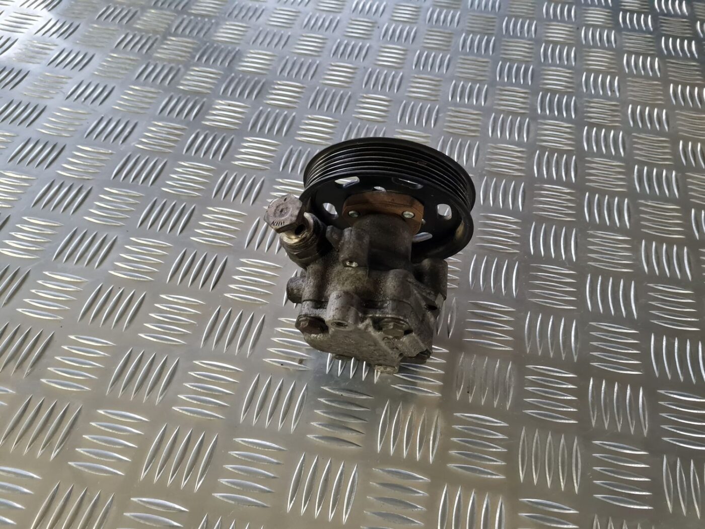 Hidrauliskais pastiprinātājs priekš VW GOLF IV 1999