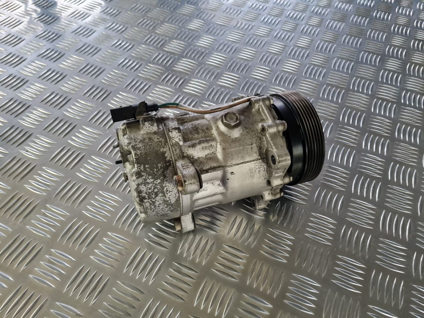 Gaisa kondicioniera kompresors priekš VW GOLF IV 1999 3 Gaisa kondicioniera kompresors priekš VW GOLF IV 1999