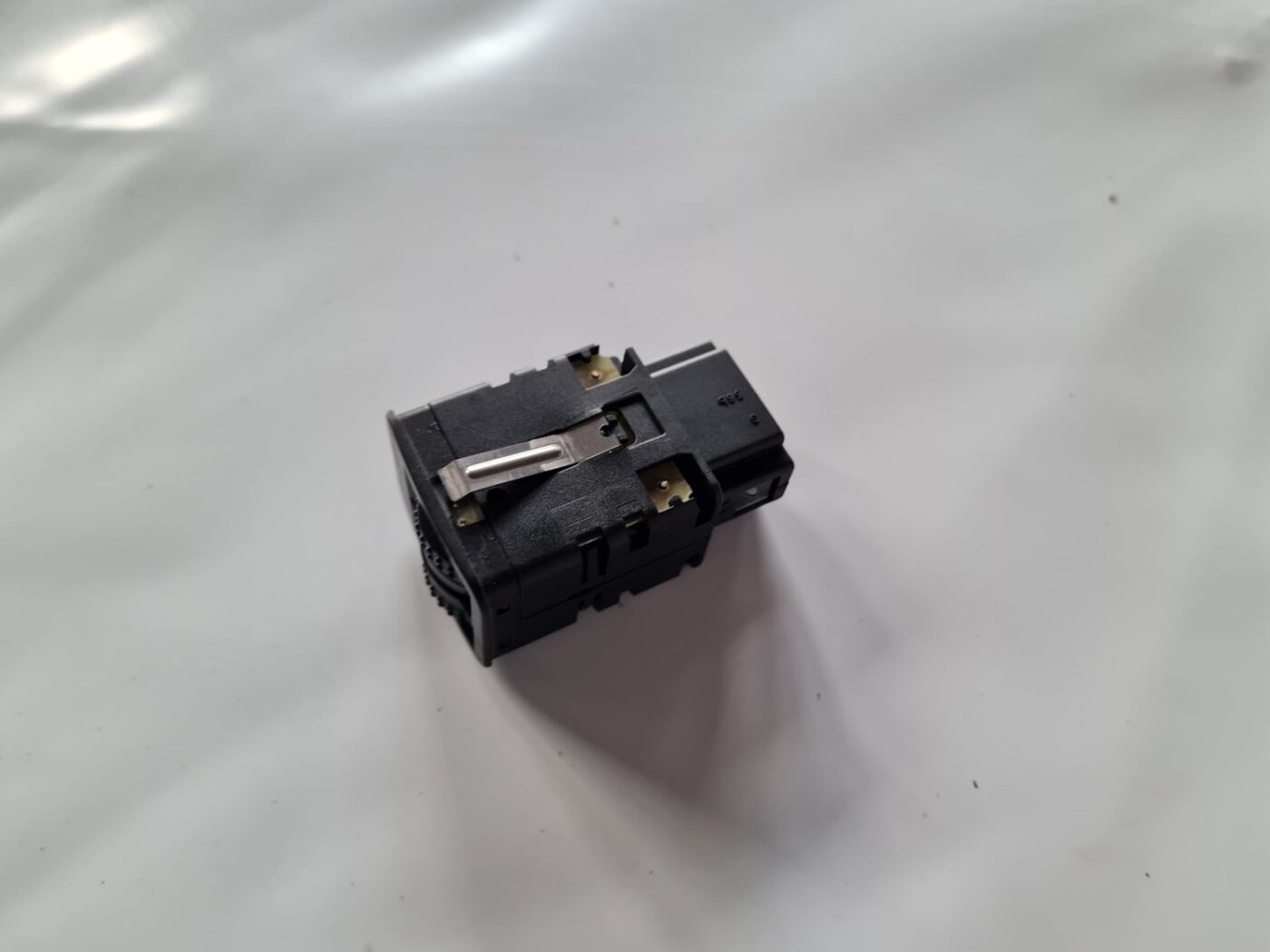 Lukturu augstuma regulēšanas poga priekš VW GOLF IV 1999 2 Lukturu augstuma regulēšanas poga priekš VW GOLF IV 1999