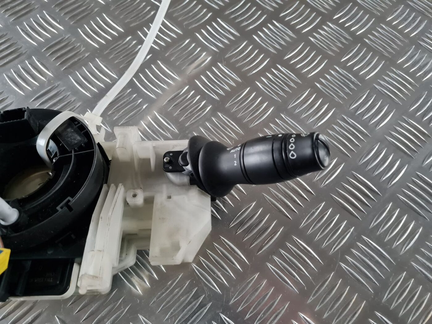 Stūres statnes slēdzis priekš RENAULT LAGUNA 2008 7 Stūres statnes slēdzis priekš RENAULT LAGUNA 2008