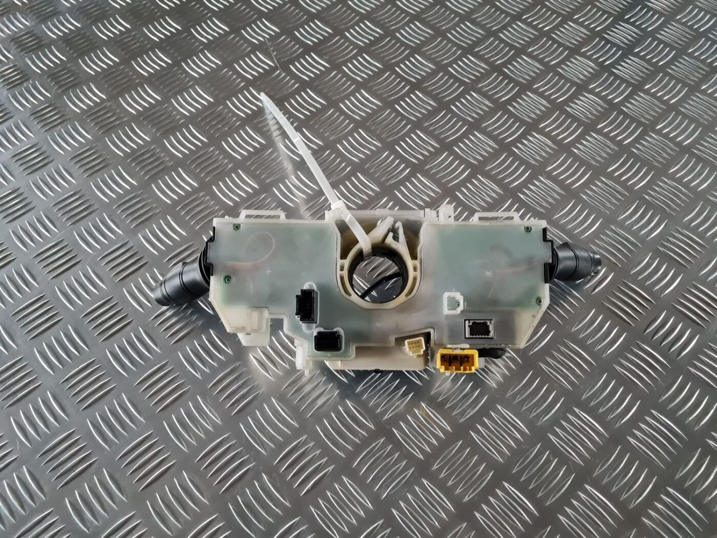 Stūres statnes slēdzis priekš RENAULT LAGUNA 2008 4 Stūres statnes slēdzis priekš RENAULT LAGUNA 2008