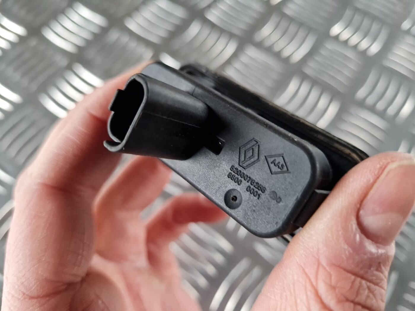 Bagažnieka vāka rokturis priekš RENAULT LAGUNA 2008 3 Bagažnieka vāka rokturis priekš RENAULT LAGUNA 2008