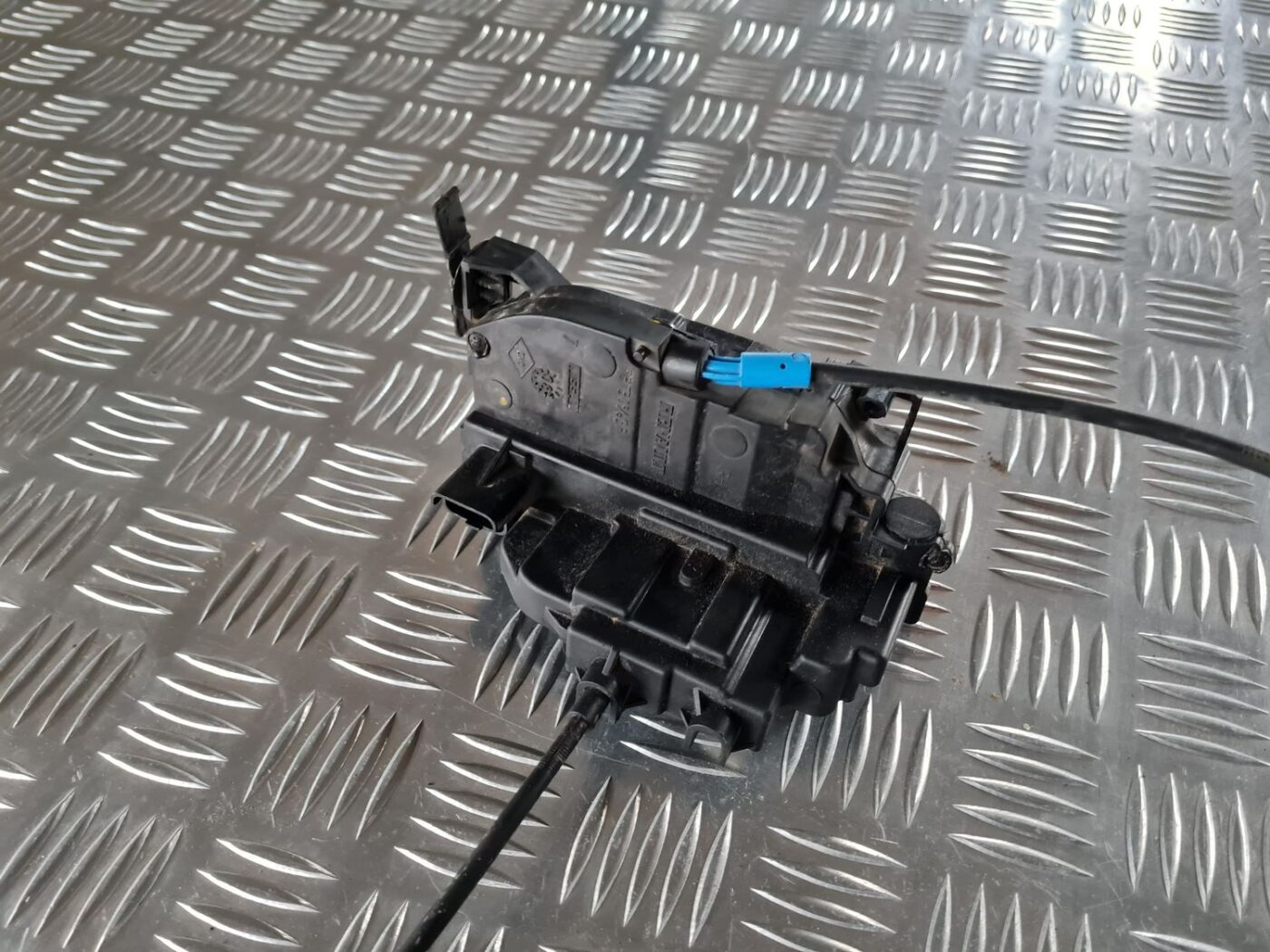 Priekšējo labo durvju slēdzene priekš RENAULT LAGUNA 2008 2 Priekšējo labo durvju slēdzene priekš RENAULT LAGUNA 2008