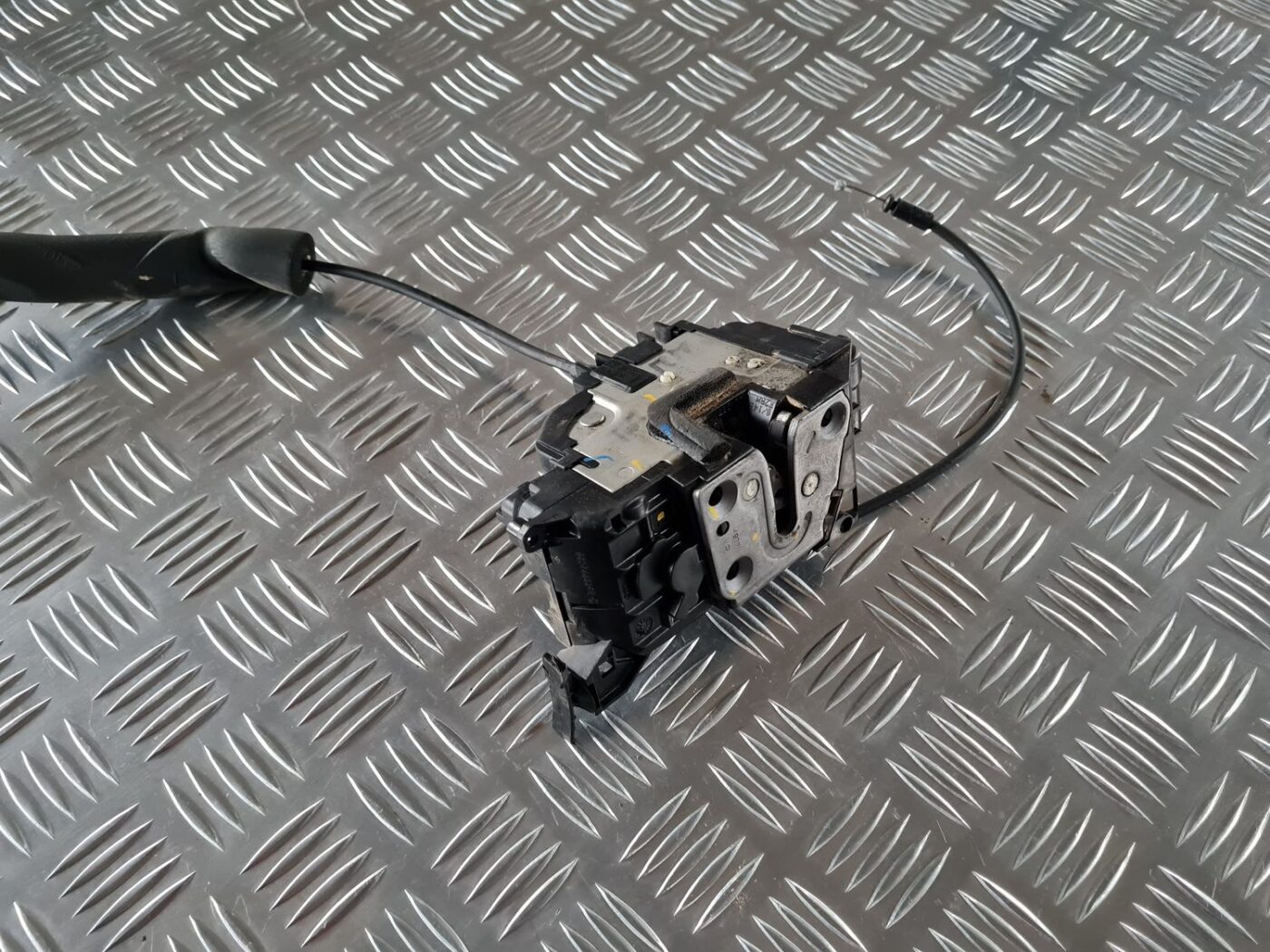 Priekšējo labo durvju slēdzene priekš RENAULT LAGUNA 2008 4 Priekšējo labo durvju slēdzene priekš RENAULT LAGUNA 2008