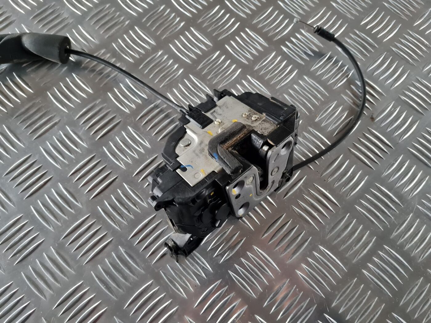 Priekšējo labo durvju slēdzene priekš RENAULT LAGUNA 2008 3 Priekšējo labo durvju slēdzene priekš RENAULT LAGUNA 2008