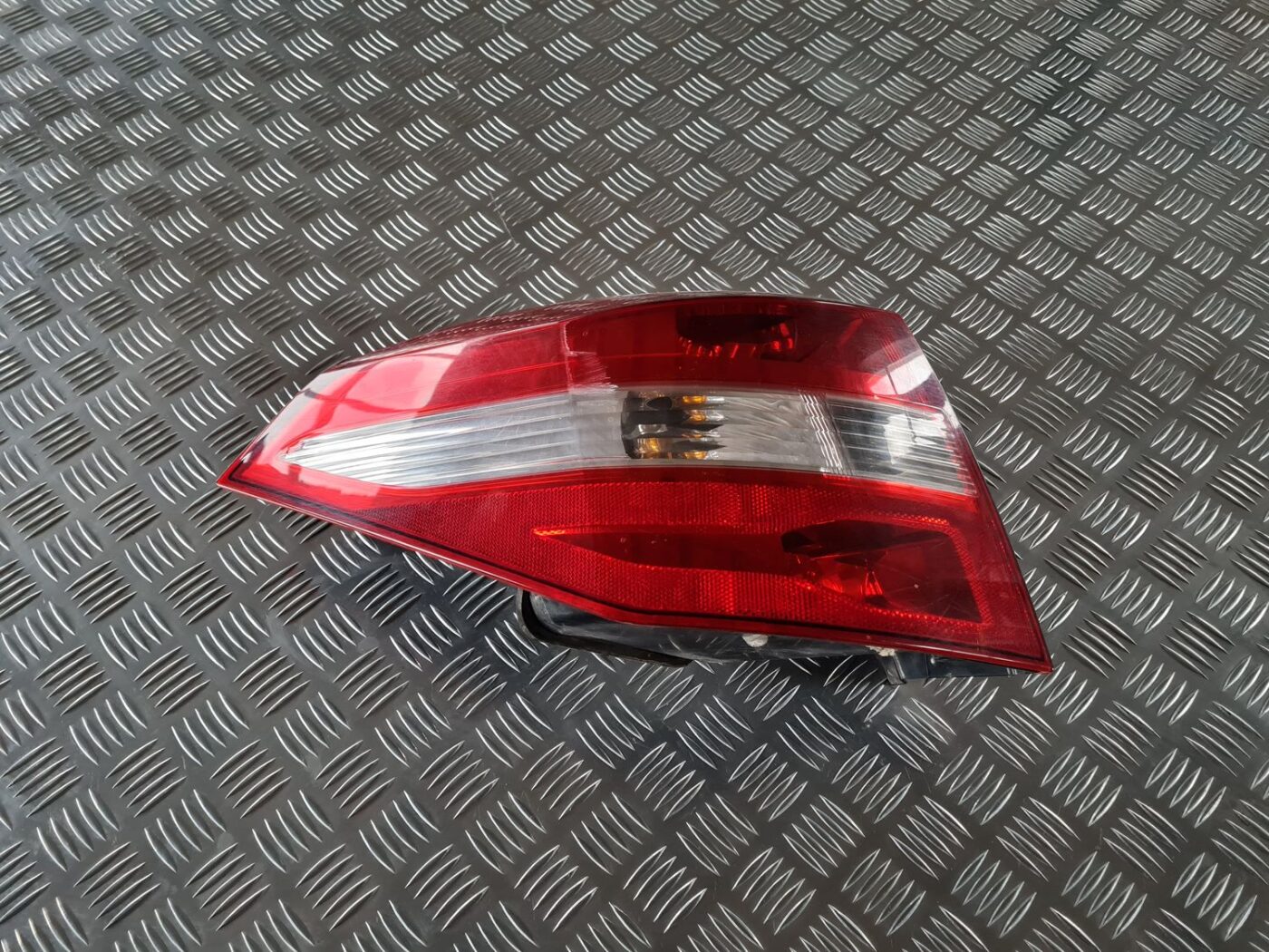 Aizmugurējais kreisais lukturis priekš RENAULT LAGUNA 2008