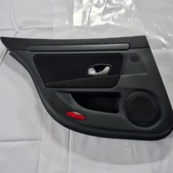 Aizmugurējo kreiso durvju apdare priekš RENAULT LAGUNA 2008
