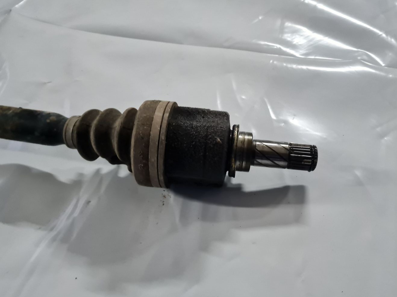 Pusass priekšējā kreisā priekš RENAULT LAGUNA 2008