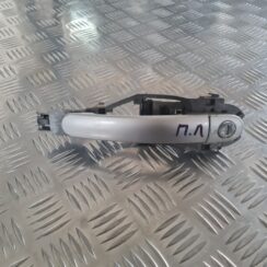 Priekšējāis kreisais durvju rokturis priekš SKODA OCTAVIA 2002