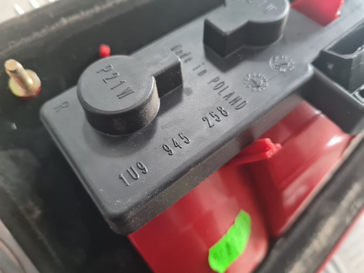 Aizmugurējais labais lukturis priekš SKODA OCTAVIA 2002