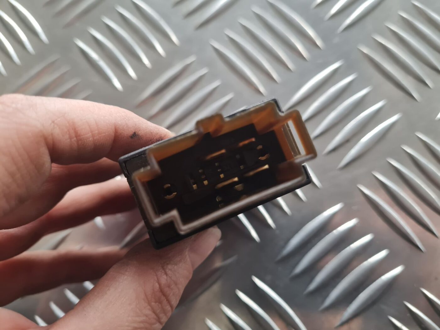 Aizmugurējā stikla apsildes ieslēgšanas poga priekš SKODA OCTAVIA 2002 3 Aizmugurējā stikla apsildes ieslēgšanas poga priekš SKODA OCTAVIA 2002