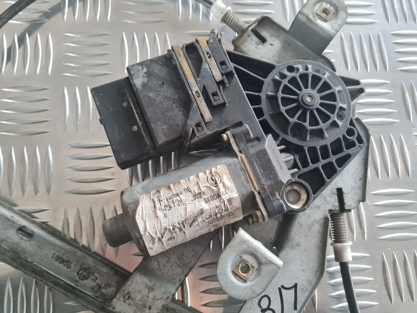 Stikla pacelšanas mehānisms aizmugurējais labais priekš SKODA OCTAVIA 2002