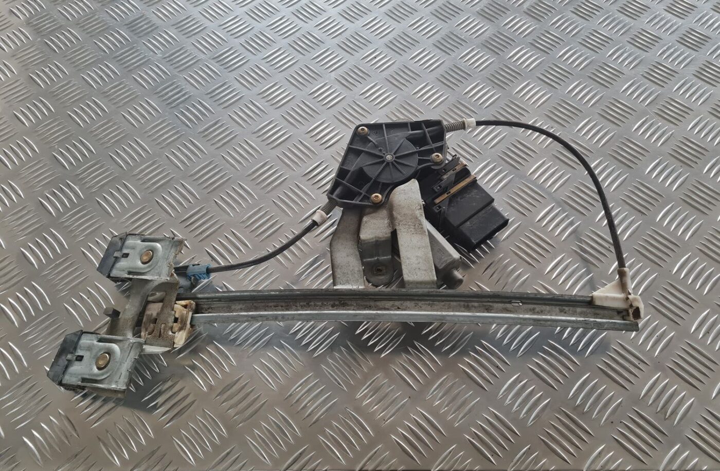 Stikla pacelšanas mehānisms aizmugurējais labais priekš SKODA OCTAVIA 2002