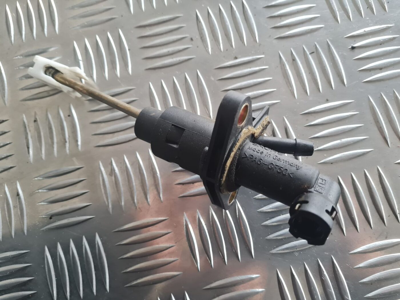 Sajūga galvenais cilindrs priekš SKODA OCTAVIA 2002 4 Sajūga galvenais cilindrs priekš SKODA OCTAVIA 2002