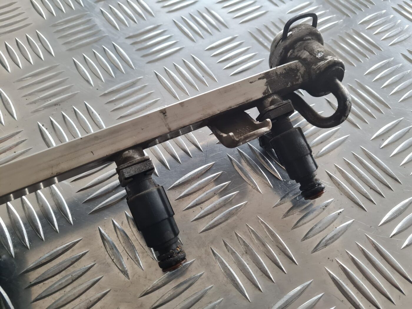 Degvielas sadales caurule priekš SKODA OCTAVIA 2002 8 Degvielas sadales caurule priekš SKODA OCTAVIA 2002