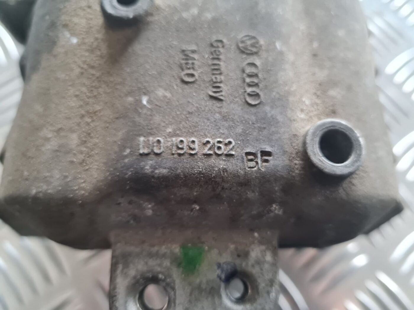 Dzinēja spilvens priekš SKODA OCTAVIA 2002 6 Dzinēja spilvens priekš SKODA OCTAVIA 2002