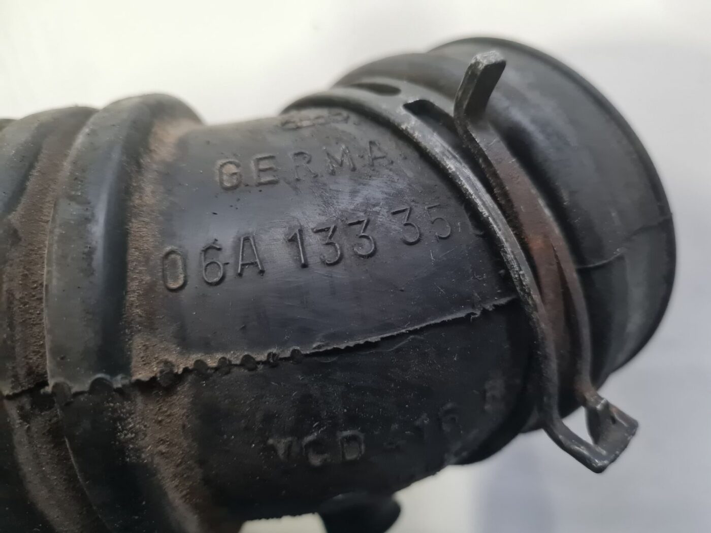 Gaisa filtra korpusa caurule priekš SKODA OCTAVIA 2002