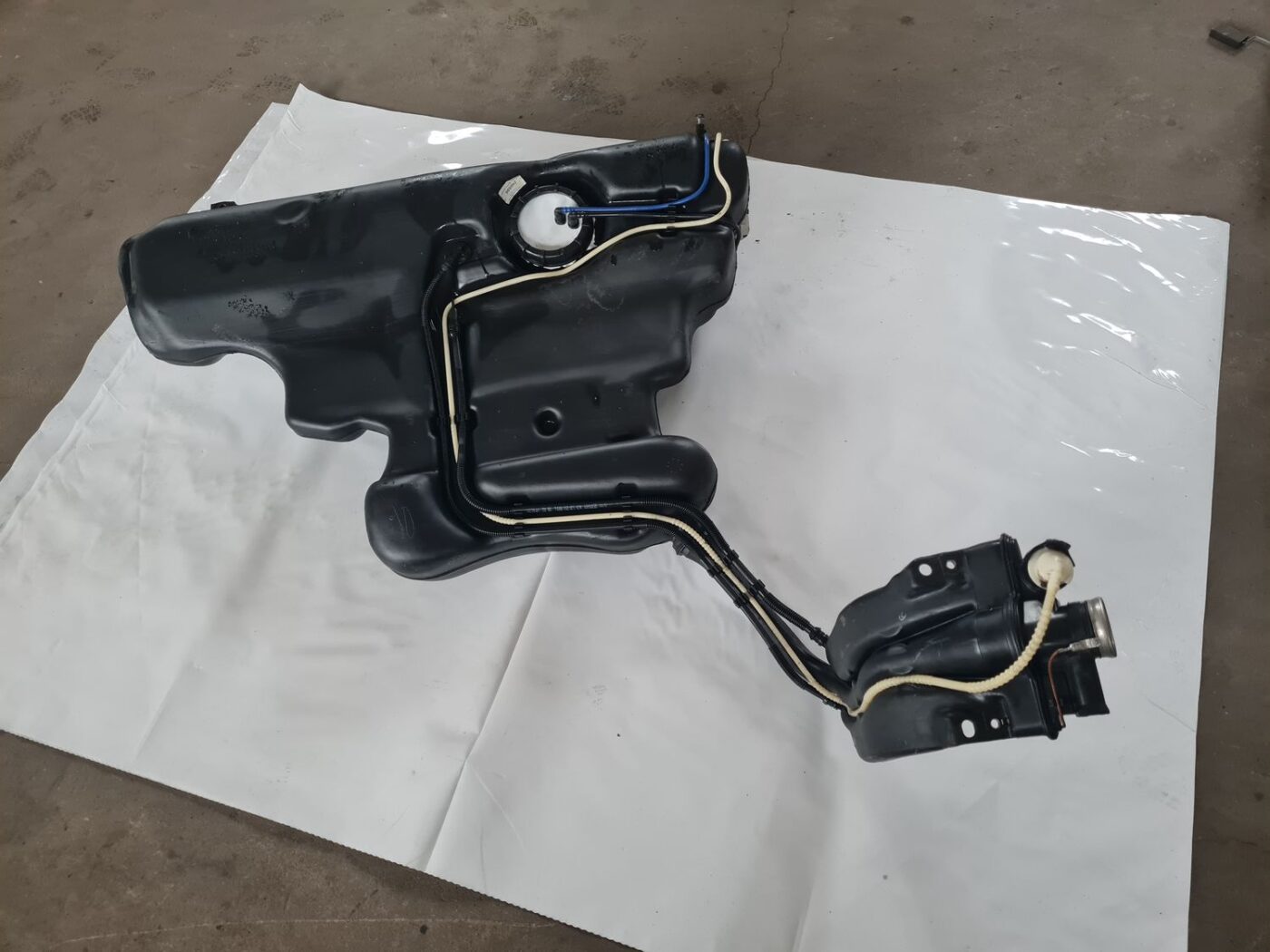 Degvielas tvertne priekš SKODA OCTAVIA 2002 1 Degvielas tvertne priekš SKODA OCTAVIA 2002