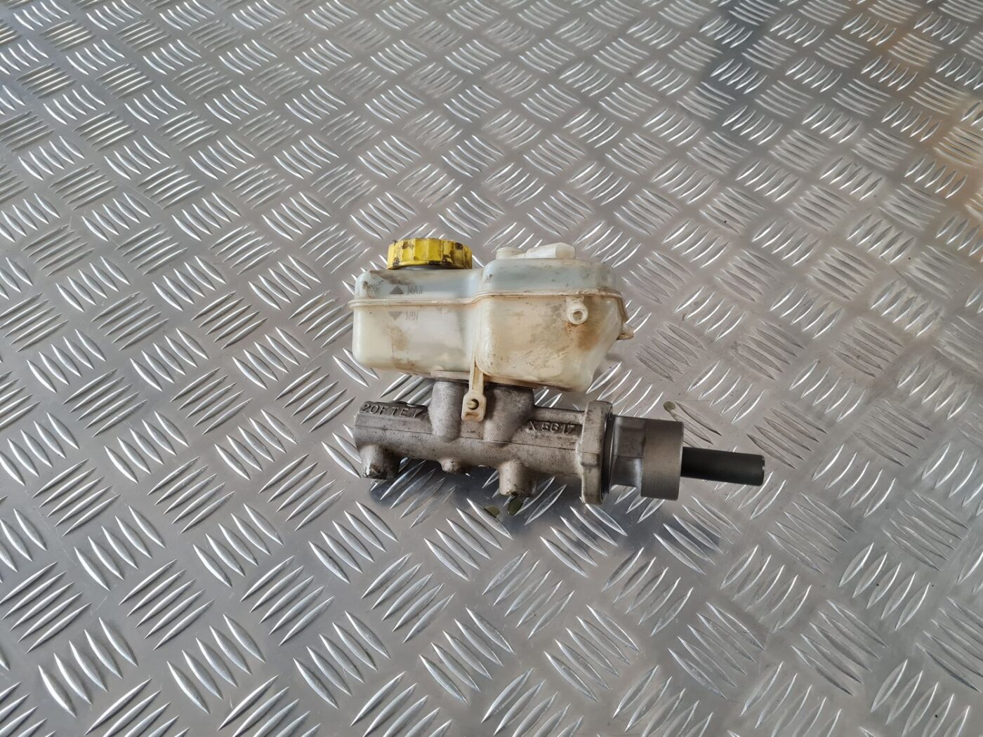 Bremžu pastiprinātāja galvenais cilindrs priekš ŠKODA FABIA 2003