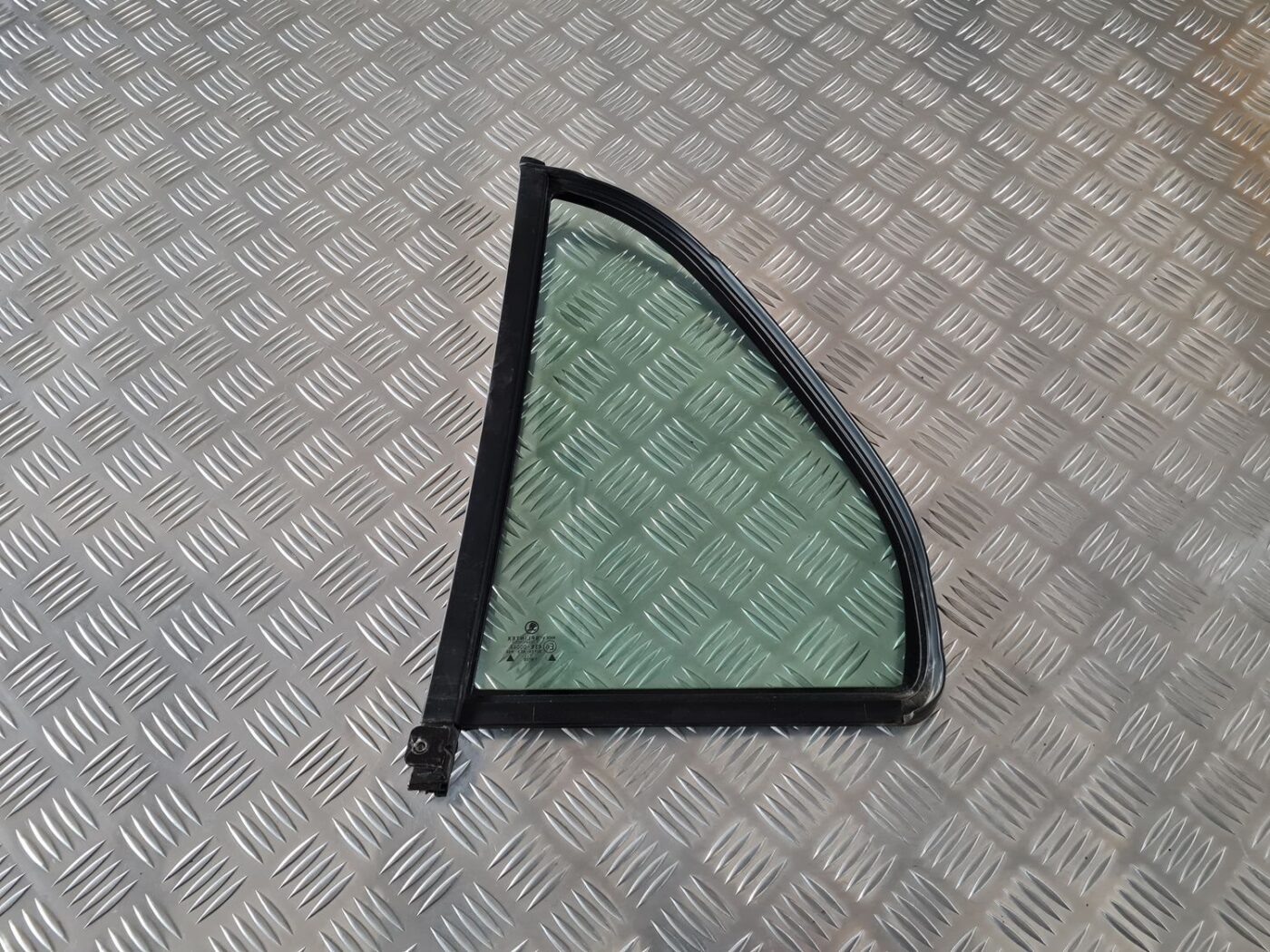 Labo durvju stūra stikls priekš ŠKODA FABIA 2003 3 Labo durvju stūra stikls priekš ŠKODA FABIA 2003