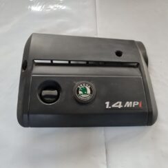 Dzinēja dekoratīvais vāks priekš ŠKODA FABIA 2003