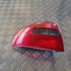 Aizmugurējais kreisais lukturis priekš AUDI A6 1998