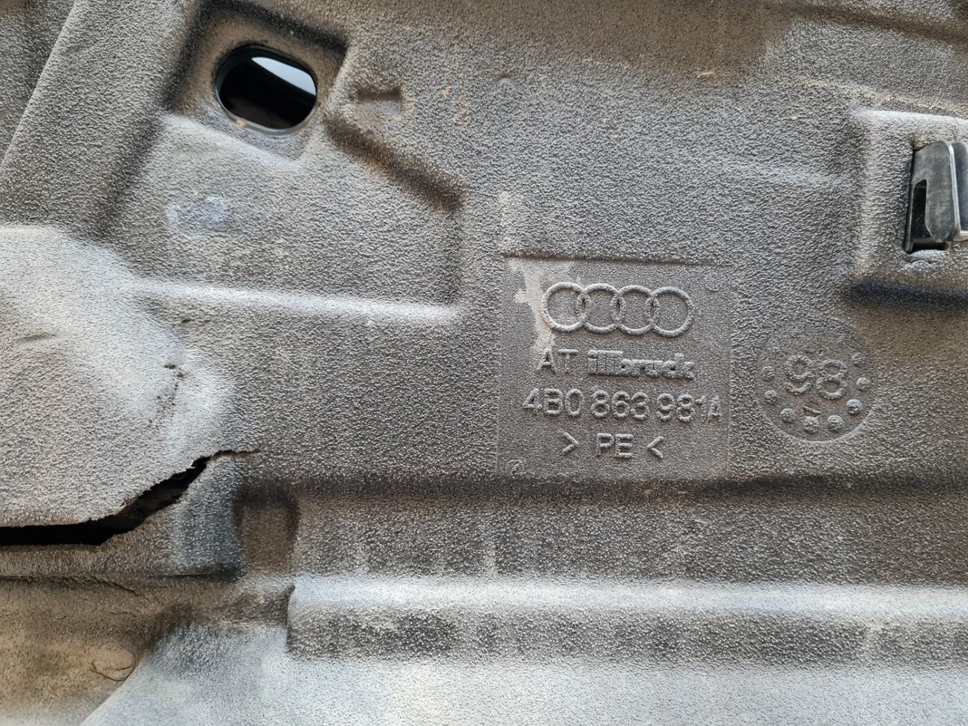 Aizmugurējo kreiso durvju apdare priekš AUDI A6 1998