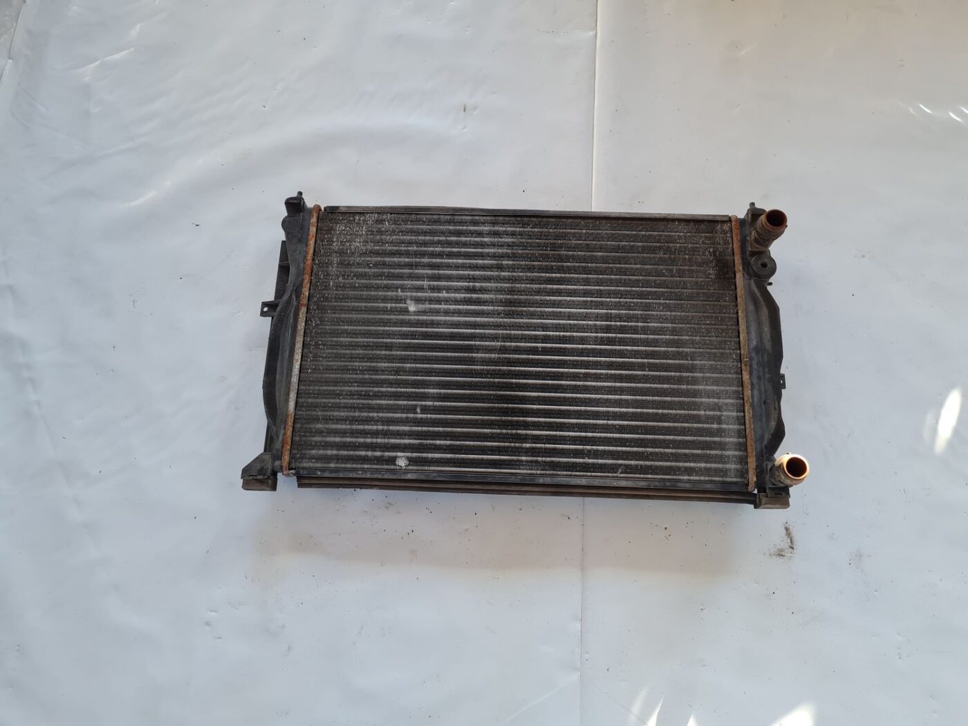 Dzesēšanas radiators priekš AUDI A6 1998 1 Dzesēšanas radiators priekš AUDI A6 1998