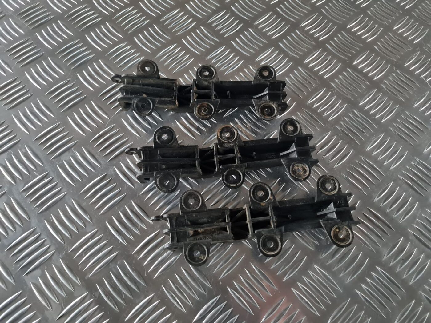 Aizmugurēja bufera kronšteins priekš AUDI 80 1991 3 Aizmugurēja bufera kronšteins priekš AUDI 80 1991