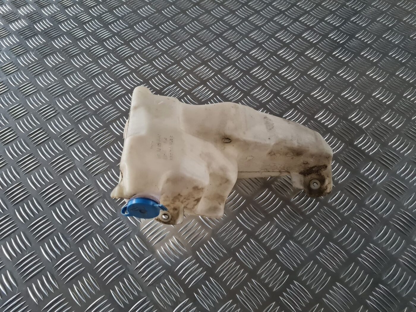 Mazgātāja šķidruma tvertne priekš AUDI 80 1991 1 Mazgātāja šķidruma tvertne priekš AUDI 80 1991